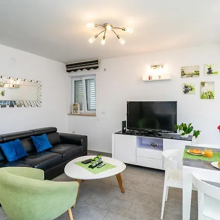 Two-bedroom Victory Ragusa