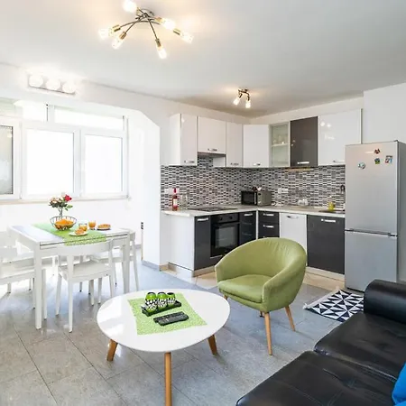 Two-bedroom Victory Apartament *